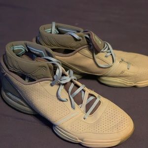 Adidas Derrick Rose basketball sneakers